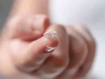 Acuvue contact lens