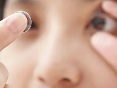 Acuvue contact lens