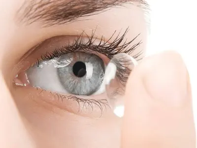Acuvue contact lens