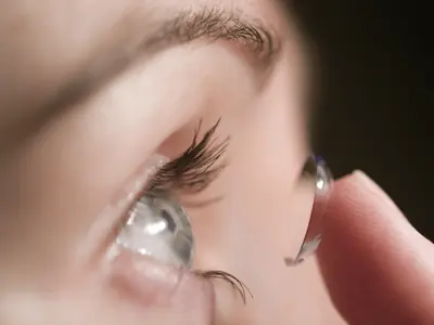 Acuvue contact lens